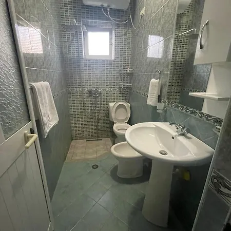 Villa Seafront With A Stunning Garden Golem (Tirana)