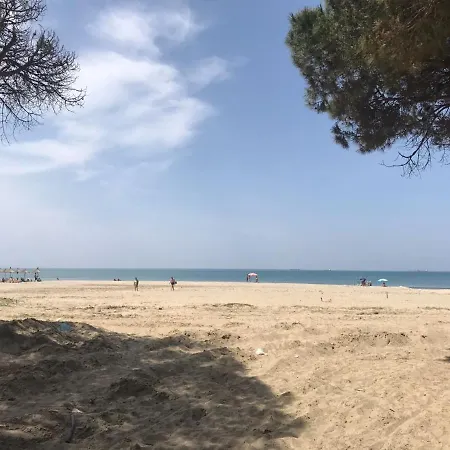 וילה Seafront With A Stunning Garden *