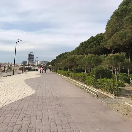 Seafront With A Stunning Garden וילה *
