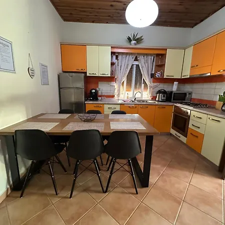 Villa Seafront With A Stunning Garden *