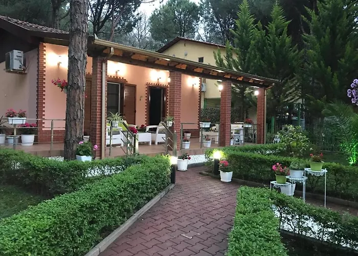 Villa Seafront With A Stunning Garden Golem (Tirana)