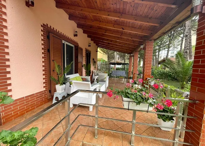 Villa Seafront With A Stunning Garden Golem (Tirana)
